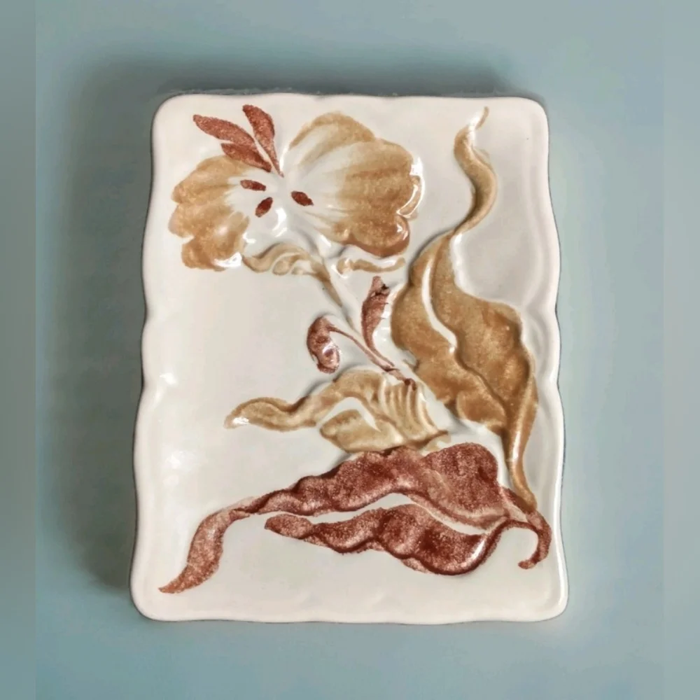 Vintage Haeger Pottery floral soap dish/ trinket dish model 930 **NICE**